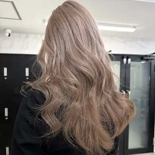 ロング カラー シールエクステ特化 ハイトーン、NANAのヘアスタイル