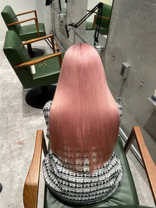 ロング 名古屋ムラ修正 ハイトーンのヘアスタイル