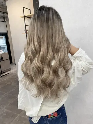 ロング ヘアアレンジ カラー ハイトーン カラーのヘアスタイル