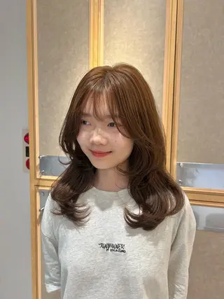 カラー miko🪽地毛風/ ハイトーン/レイヤーのヘアスタイル