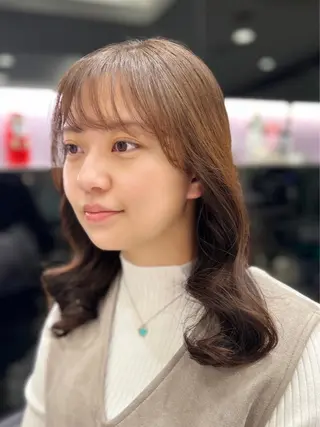 セミロング パーマ コテ巻き風パーマ✨ 韓国ヘア🤎近下菜央のヘアスタイル