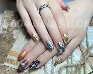 ネイル ishiro 🍂のネイルデザイン