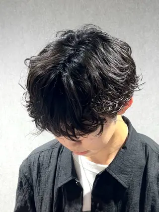 ショート カラー パーマ メンズ 【シャドウパーマ センターパート】義心のヘアスタイル