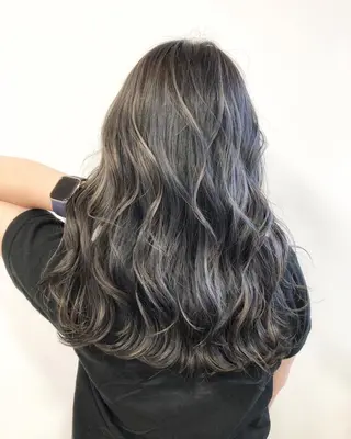 セミロング カラー ハイライト／髪質改善 裕樹のヘアスタイル