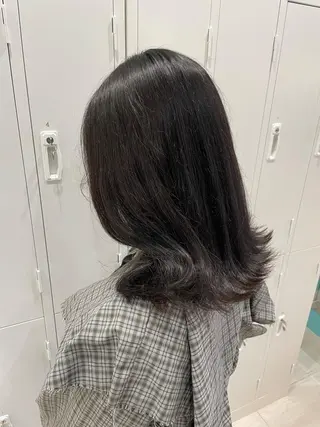 ミディアム ハッシュカット レイヤー池袋のヘアスタイル