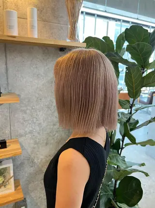 ショート カラー ハイトーンカラ ー/小川のヘアスタイル