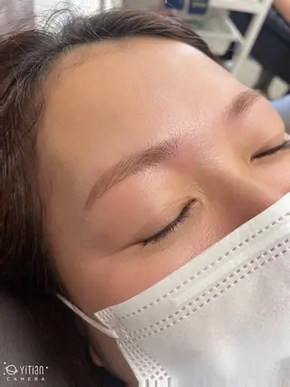 アイブロウ Me d'eau所属・Me d'eau Rinaのネイルデザイン