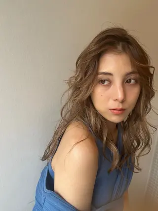 ロング 三好 菜月のヘアスタイル