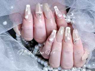 ネイル Nailsalon Vi+ももか🩷のネイルデザイン