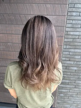 ロング カラー シャドールーツ earth　深川愛実のヘアスタイル