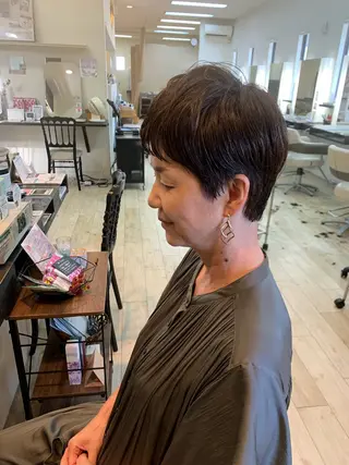 ショート カラー 荒島 由佳のヘアスタイル