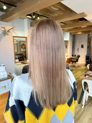 ロング カラー ツキダテ ユイのヘアスタイル