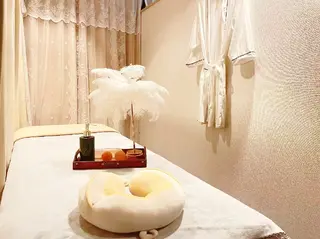 メンズ 楽福RAKUFUKU小顔矯正・毛穴ケア・リンパマッサージ所属・医療提携・小顔矯正・ リンパマッサージのエステ・リラクイメージ