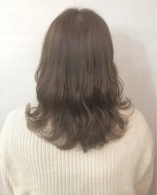 ミディアム カラー 齋藤 咲のヘアスタイル