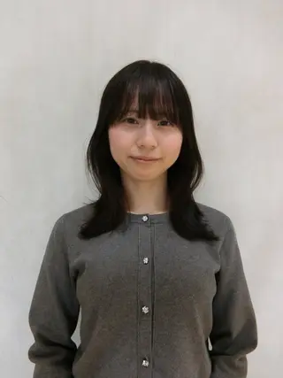 ミディアム iroha レイヤーカットモデルのヘアスタイル