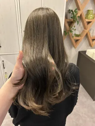 ロング ELLE&SALLY 石野のヘアスタイル