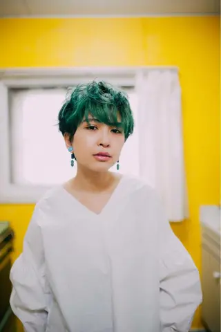 ショート カラー 林 里美のヘアスタイル