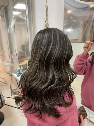 セミロング カラー hyphen《ハイフン》所属・市村 香多のヘアスタイル