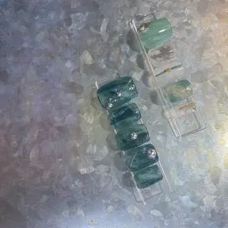 ネイル カーネリアン所属・大浦 千聖のネイルデザイン