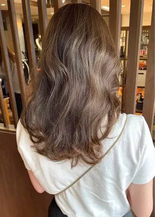 セミロング カラー 髪質改善ｶﾗｰ ｹｱﾌﾞﾘｰﾁ/ﾀﾑのヘアスタイル