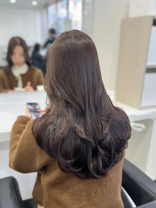 ロング カラー オリーブカラー🫒 レイヤーカット✂︎のヘアスタイル