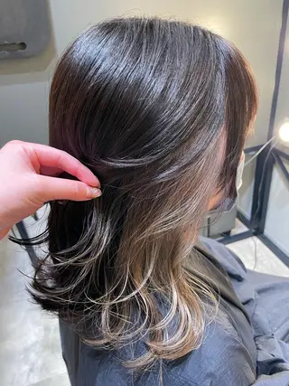 ミディアム 横山 菜摘のヘアスタイル