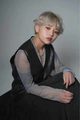 ショート カラー パーマ ヘアアレンジ ウルフとハイトーン みっちー✂️のヘアスタイル