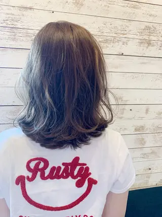 ミディアム カラー Log.hair所属・小坂 愛美のヘアスタイル