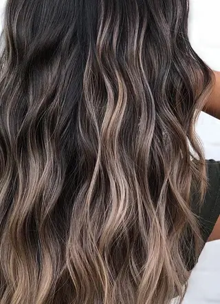 ロング カラー パーマ ヘアアレンジ 大阪レミーエクステ チビ編み込みのヘアスタイル