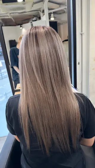 セミロング カラー 難波ブリーチカラー 伊藤洋輝のヘアスタイル