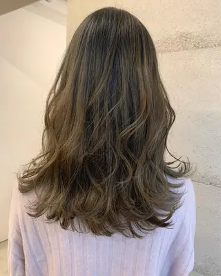 ミディアム カラー 透明感/オリーブ/ グレージュ/YUKAのヘアスタイル