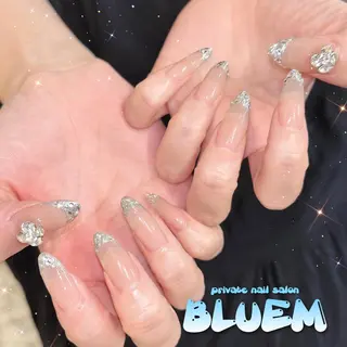 ネイル BLUEM なな🐶のネイルデザイン