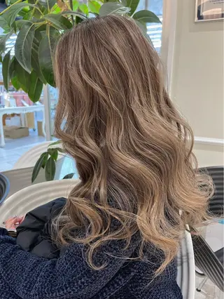 ロング ベージュカラー/ いぢちるみのヘアスタイル