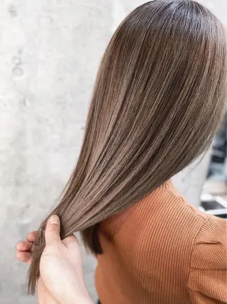 ロング カラー ma'am Zee所属・石川 葵のヘアスタイル