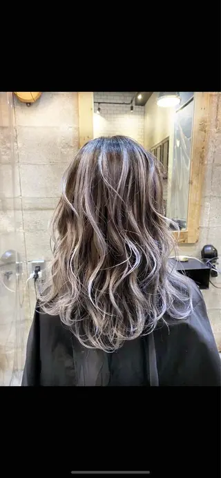 セミロング 山影✨バレイヤージュ ハイライト✨メンズ◎のヘアスタイル