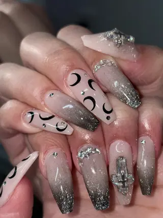 ネイル NES NAIL所属・さゆり￤推しキャラ ￤ロングネイル🩷のネイルデザイン