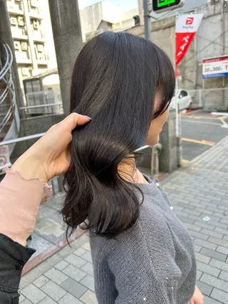 セミロング カラー ambiente所属・瀬川 夏緒のヘアスタイル