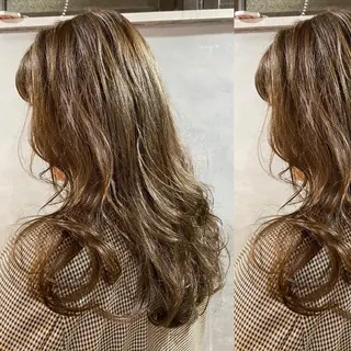 ロング カラー ツキノキ ミナのヘアスタイル