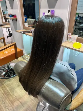 ロング カラー ツキダテ ユイのヘアスタイル