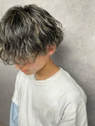 ミディアム ili心斎橋所属・🩵ハイトーン/ レイヤーYUZU🩵のヘアスタイル