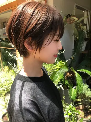 ショート レイヤーカット/ 顔まわり/アオイのヘアスタイル