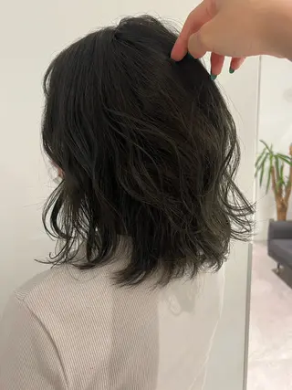 ショート 暗髪カラー🫐パーマ おくだりんかのヘアスタイル