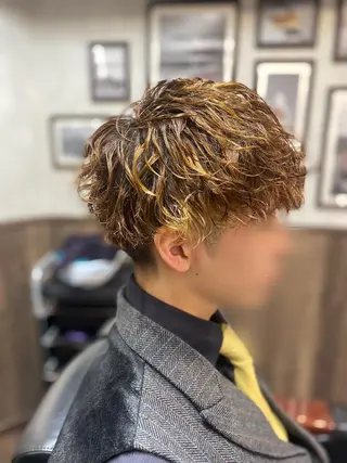 ミディアム パーマ メンズ ラヴィニュースタンダードバーバー浜松町店所属・CHIBA RUKIYAのヘアスタイル
