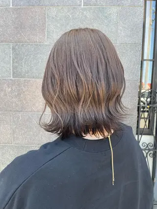 ミディアム 高見澤 優のヘアスタイル