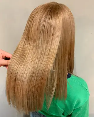 セミロング カラー 美髪・シールエクステ ホソタニリョウコのヘアスタイル