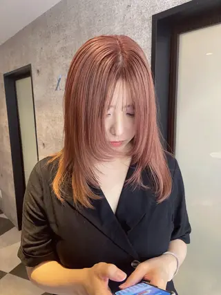 ミディアム カラー GEM YURI ハイトーンカラーのヘアスタイル