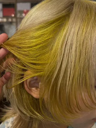 カラー 植田 瑠菜のヘアスタイル