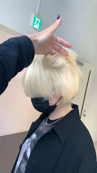 ショート L STUDIO心斎橋店所属・派手髪支持率No1 Eisukeのヘアスタイル