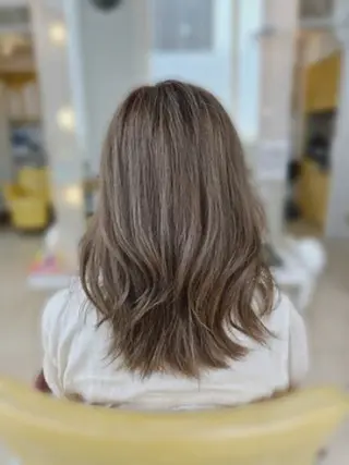 ロング カラー 友田 まりあのヘアスタイル