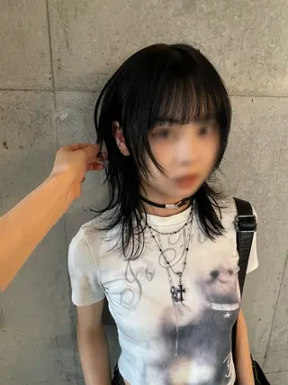 セミロング 韓国リアルハッシュ レイヤーカットのヘアスタイル